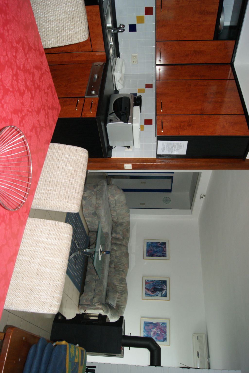 Für sechs Personen mit Terrasse im Erdgeschoss gelegen-Inside