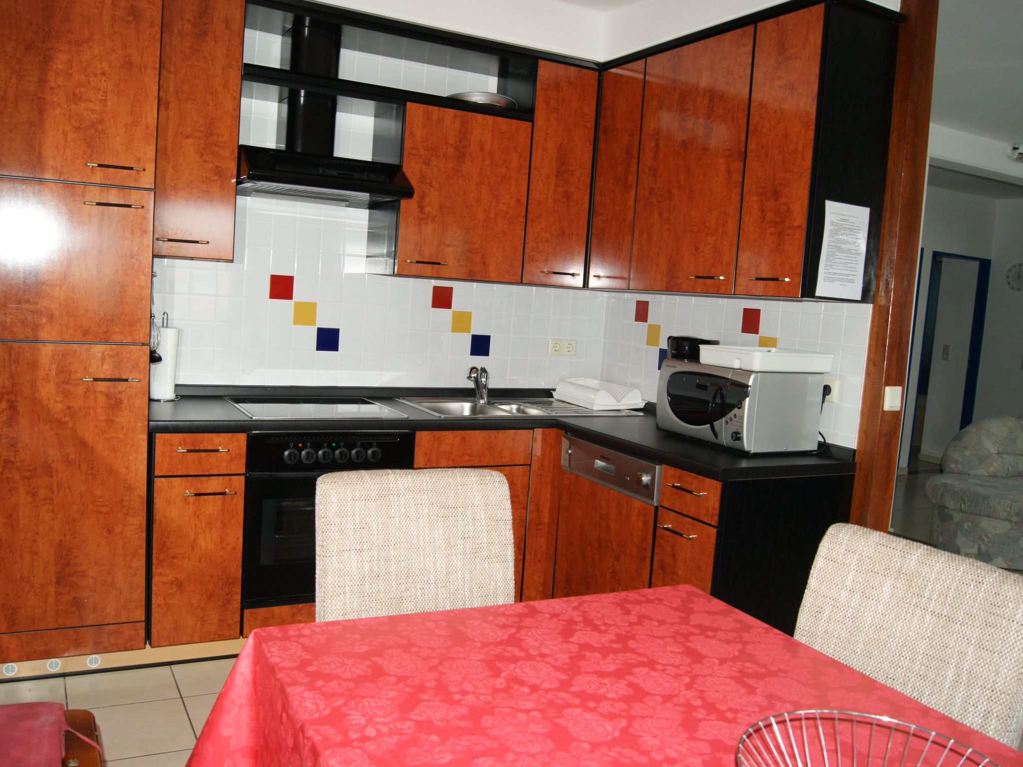 Für sechs Personen mit Terrasse im Erdgeschoss gelegen-Inside