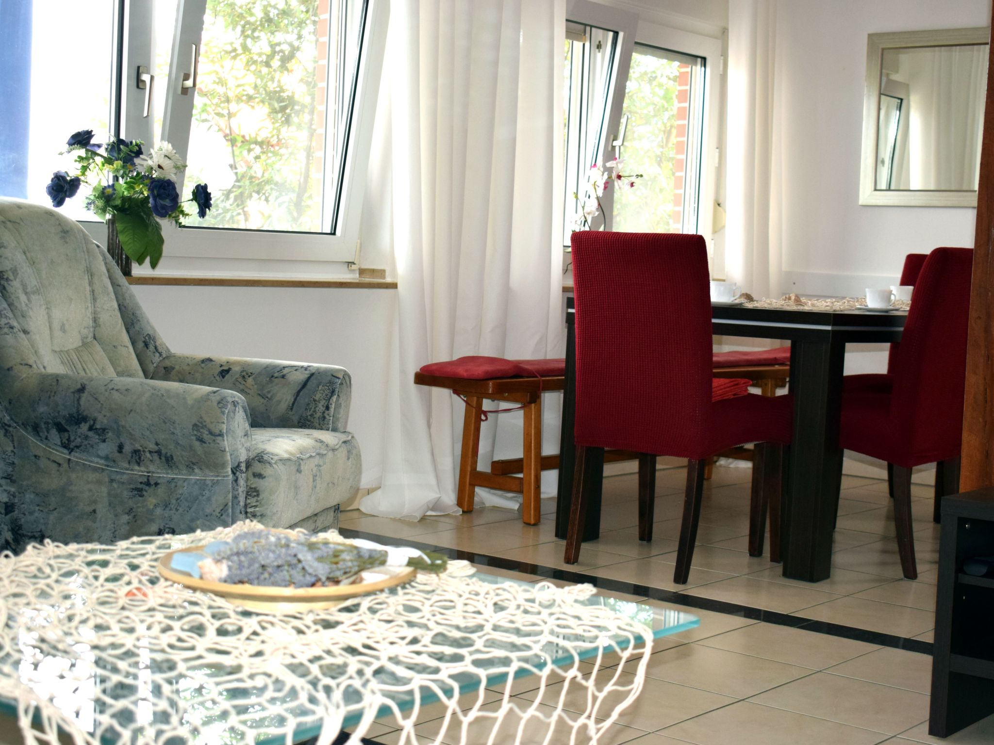 Für sechs Personen mit Terrasse im Erdgeschoss gelegen-Inside