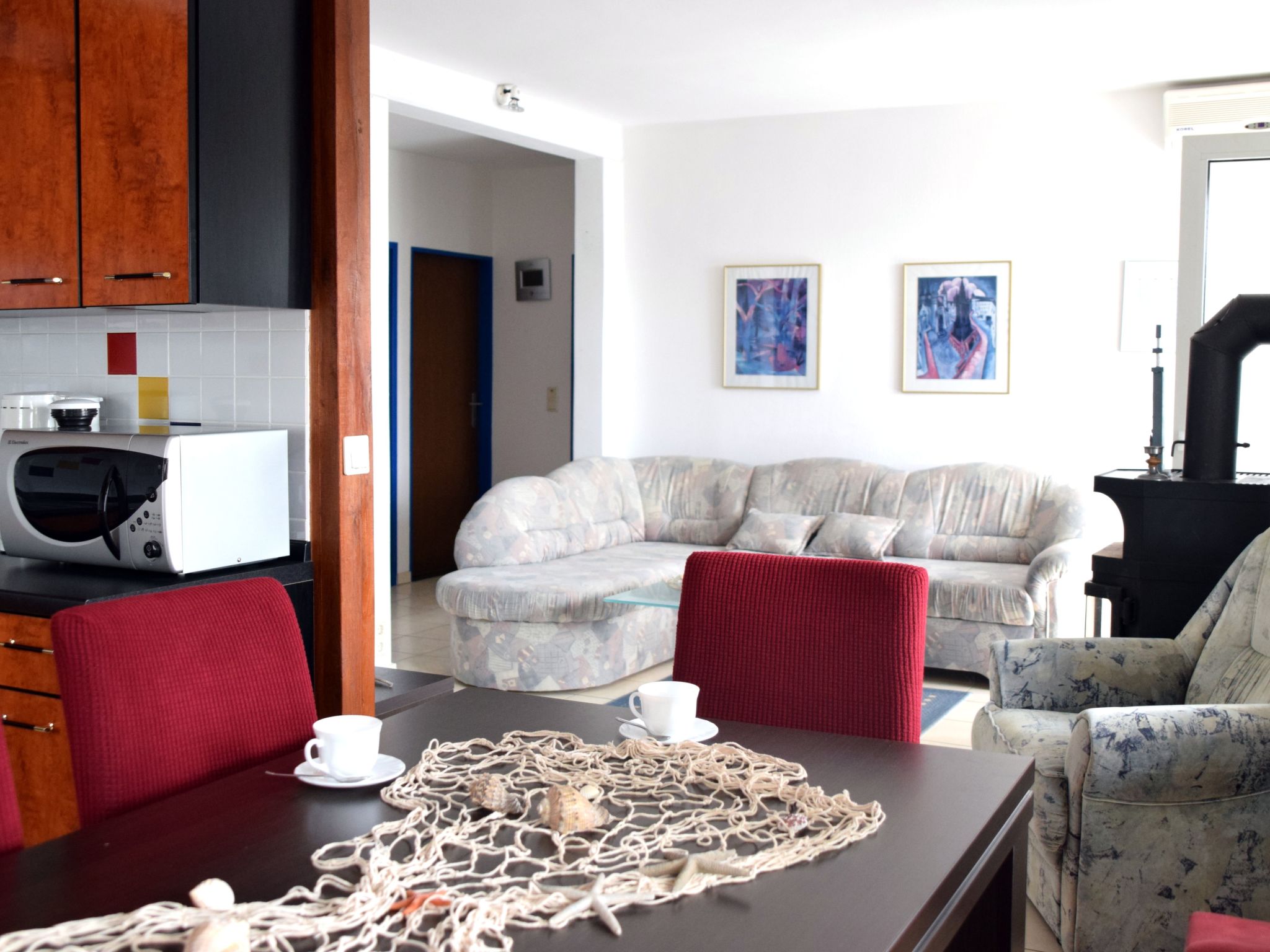 Für sechs Personen mit Terrasse im Erdgeschoss gelegen-Inside