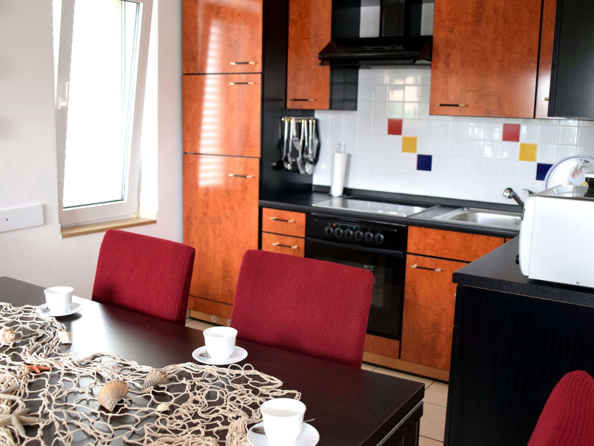 Für sechs Personen mit Terrasse im Erdgeschoss gelegen-Inside