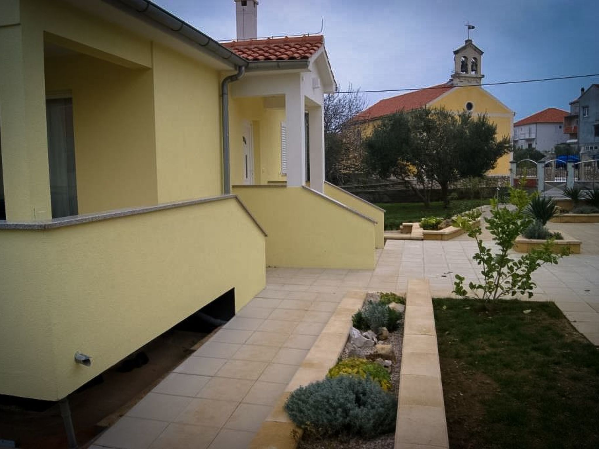 Modernes Ferienhaus in Dobropoljana mit Terrasse, Garten und Grill-Image-tags.info