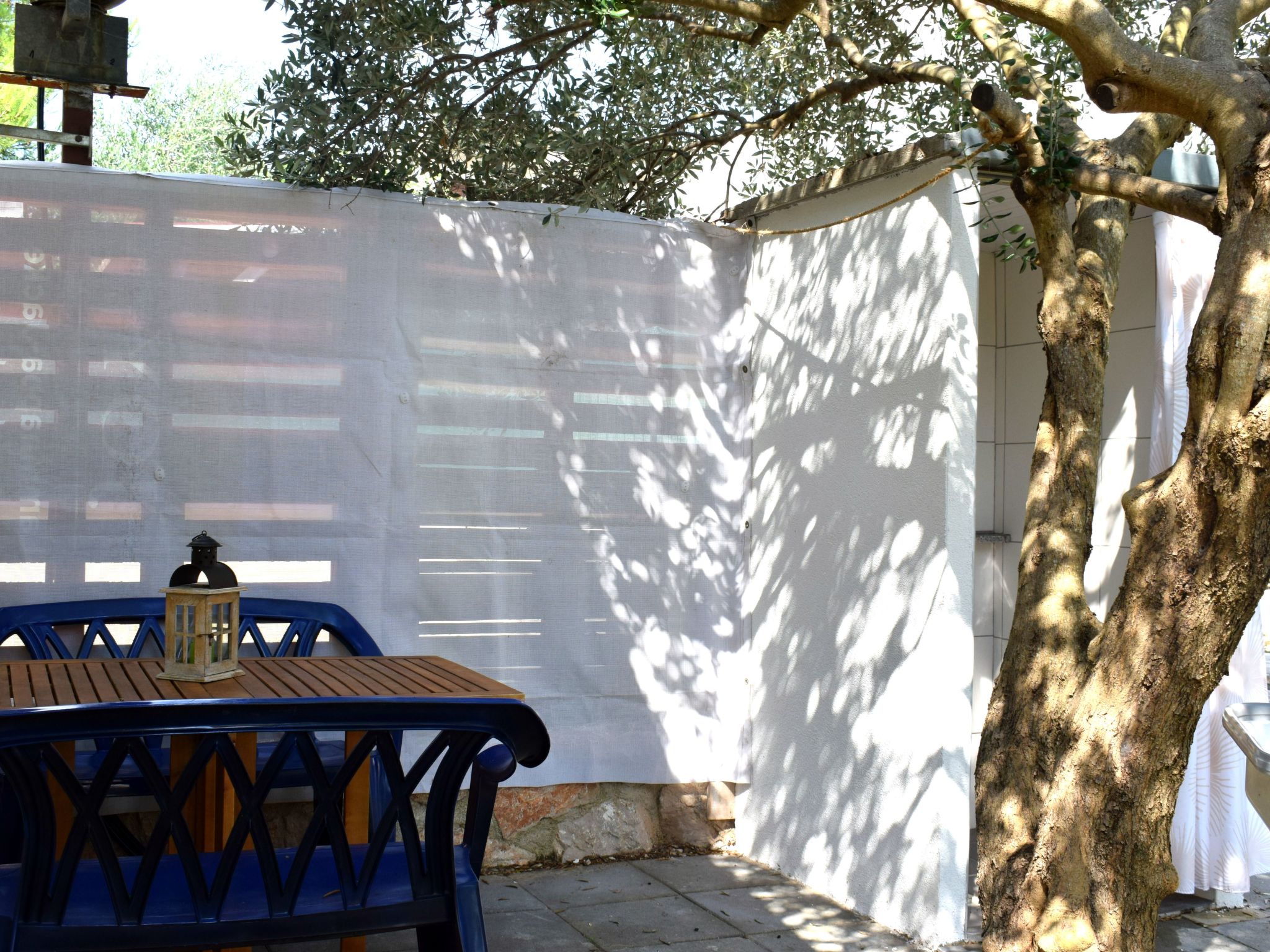 Modernes Ferienhaus in Dobropoljana mit Terrasse, Garten und Grill-Outside