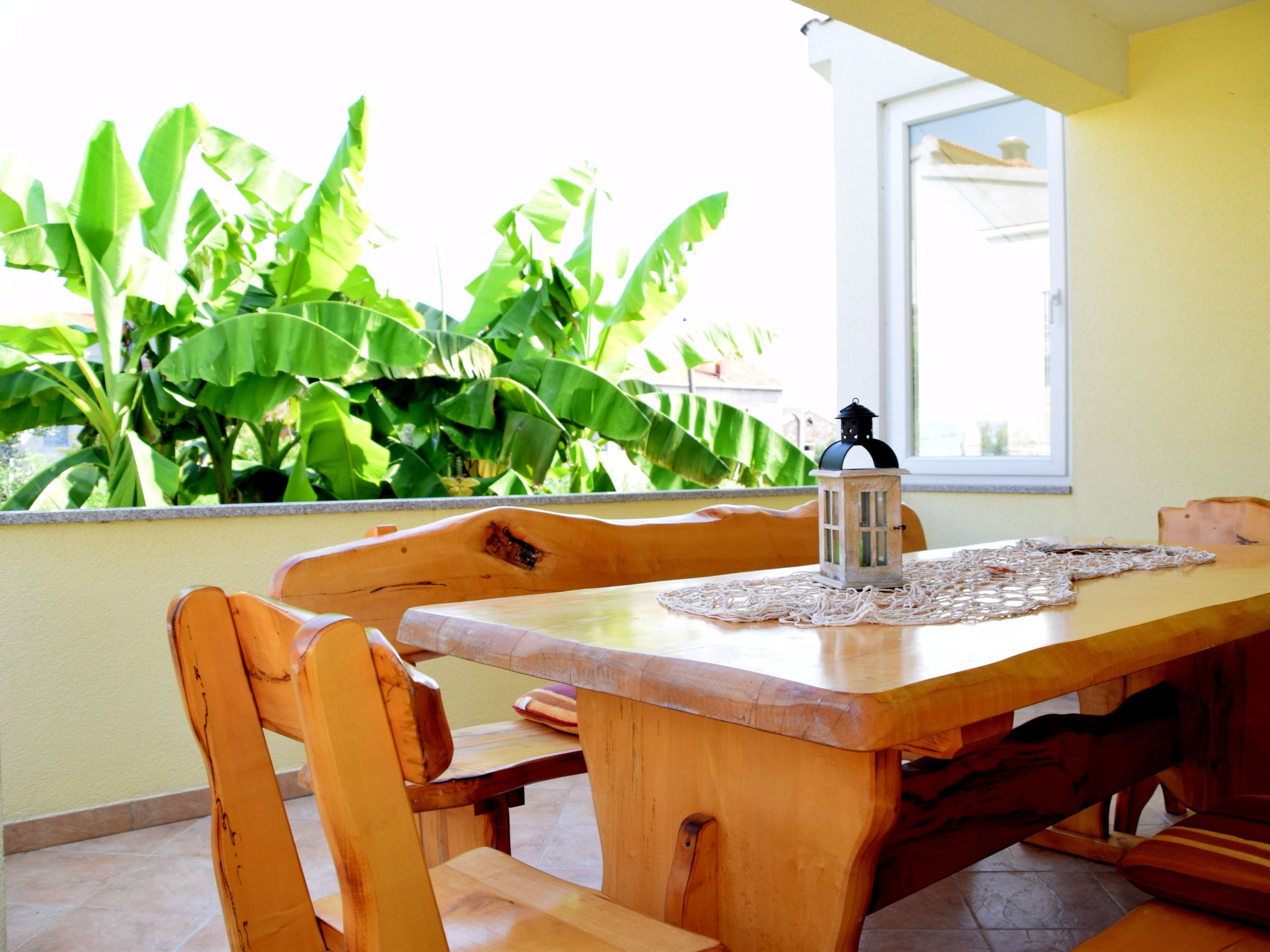 Modernes Ferienhaus in Dobropoljana mit Terrasse, Garten und Grill-Outside