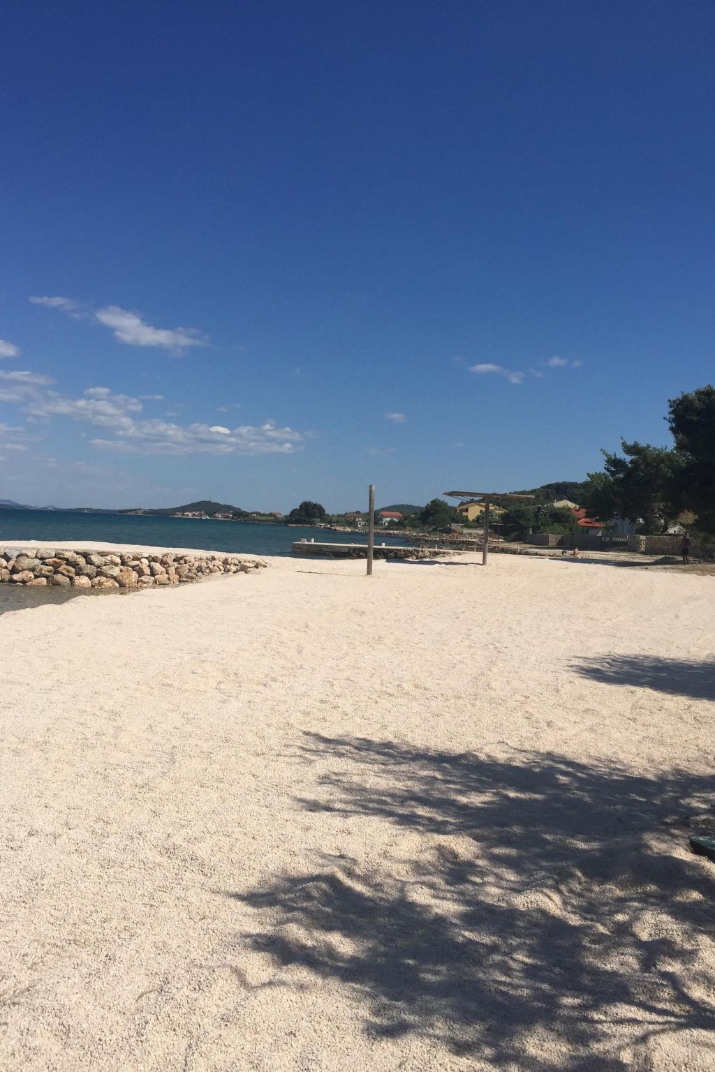 Modernes Ferienhaus in Dobropoljana mit Terrasse, Garten und Grill-Image-tags.info