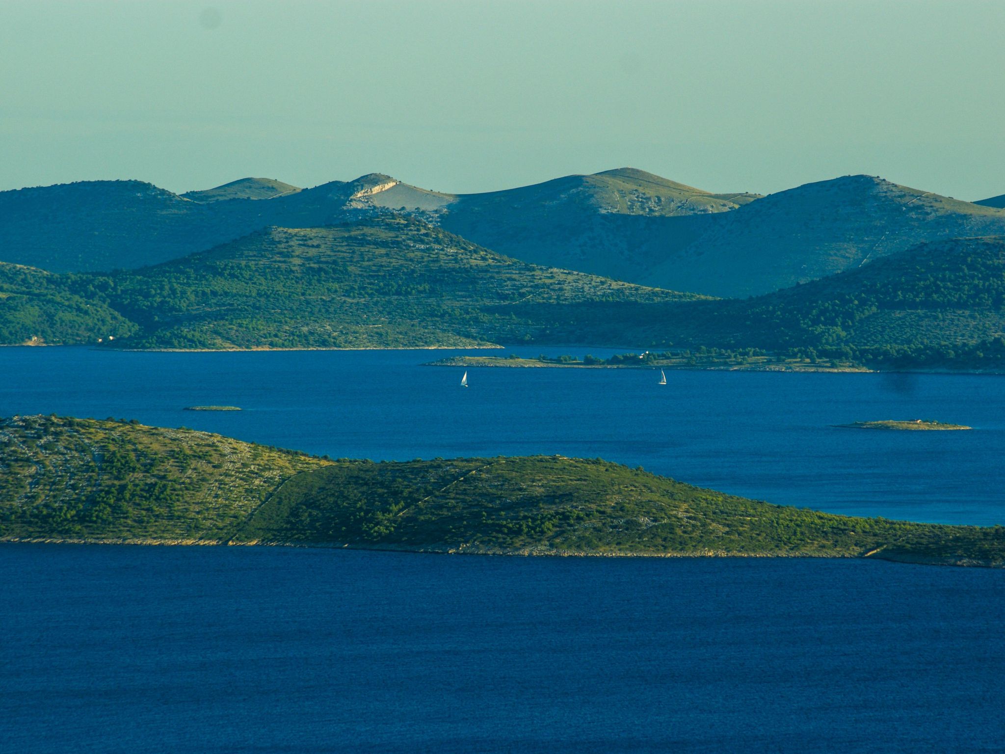 Modernes Ferienhaus in Dobropoljana mit Terrasse, Garten und Grill-Image-tags.info
