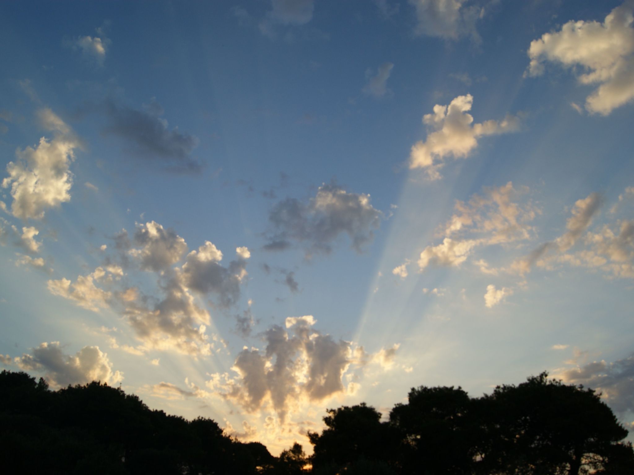 Modernes Ferienhaus in Dobropoljana mit Terrasse, Garten und Grill-Outside