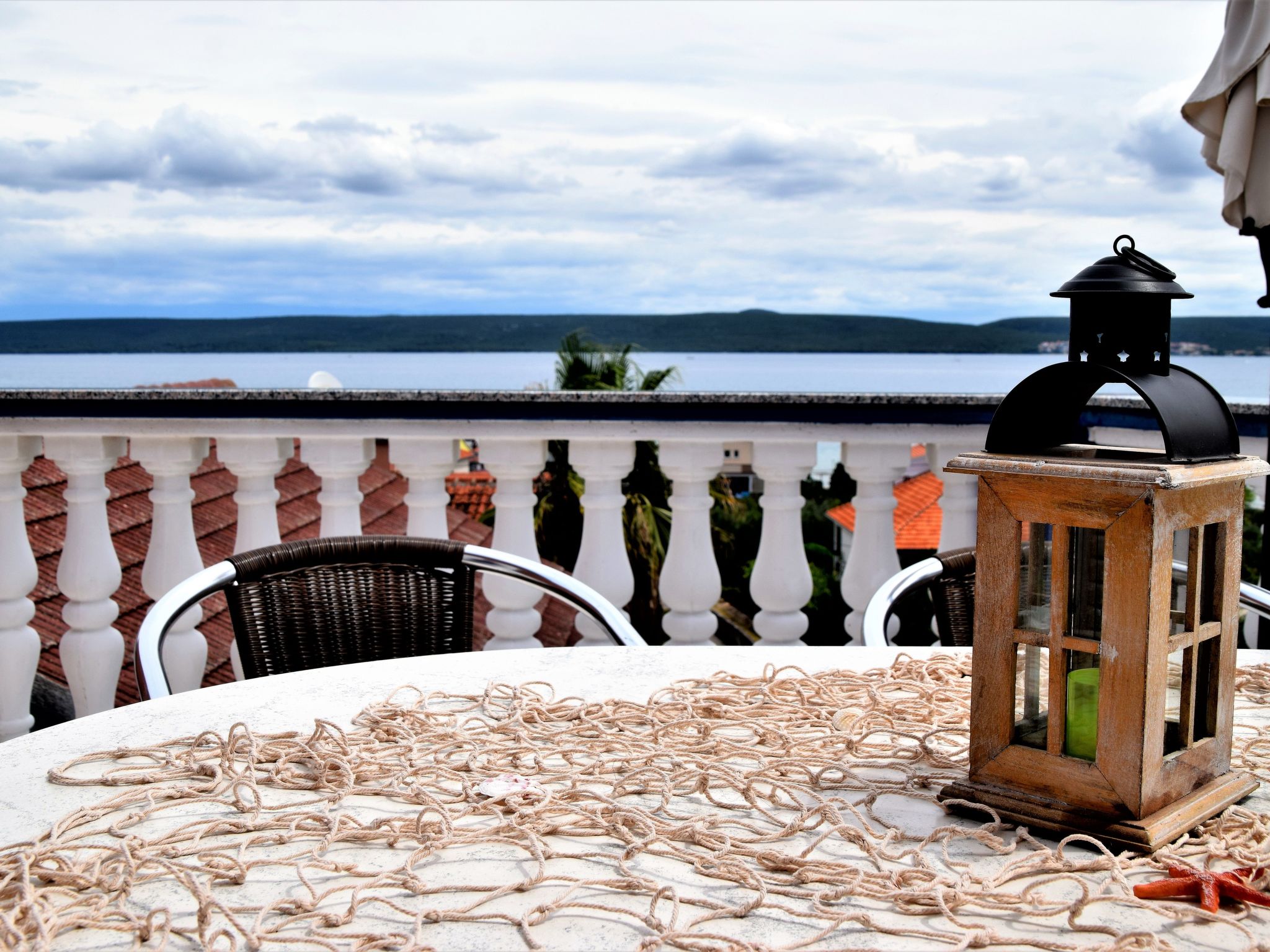 Für vier Personen mit Balkon im ersten Obergeschoss gelegen-Outside