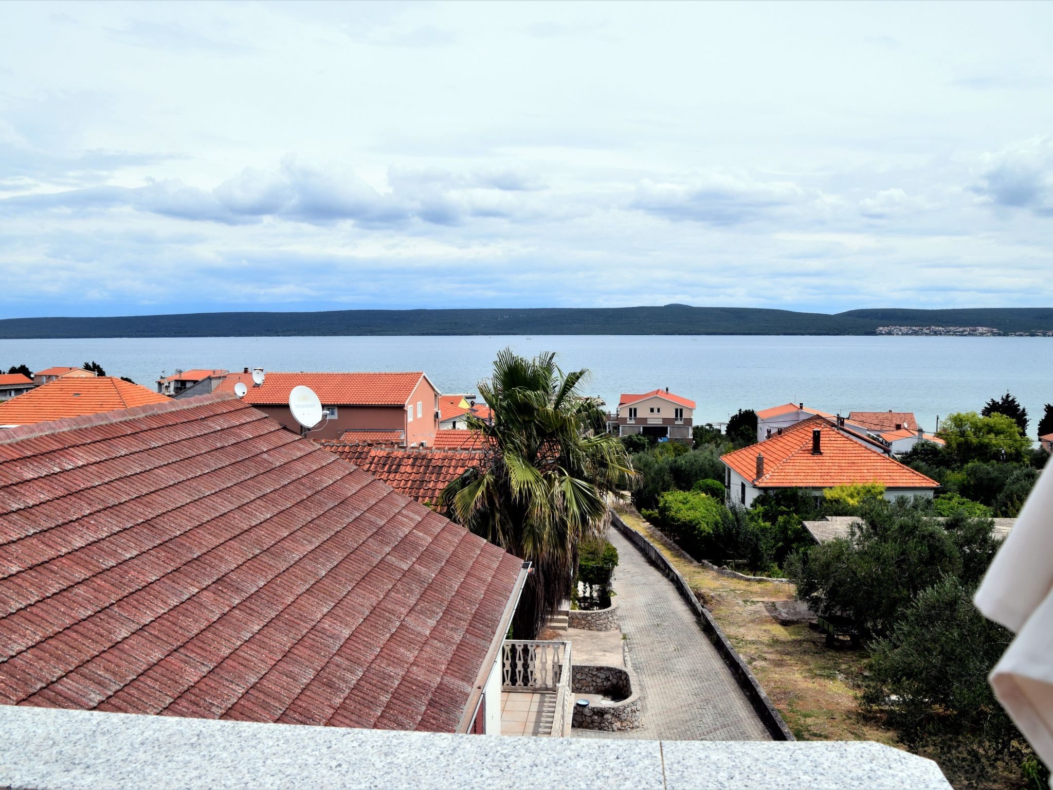 Für vier Personen mit Balkon im ersten Obergeschoss gelegen-Outside