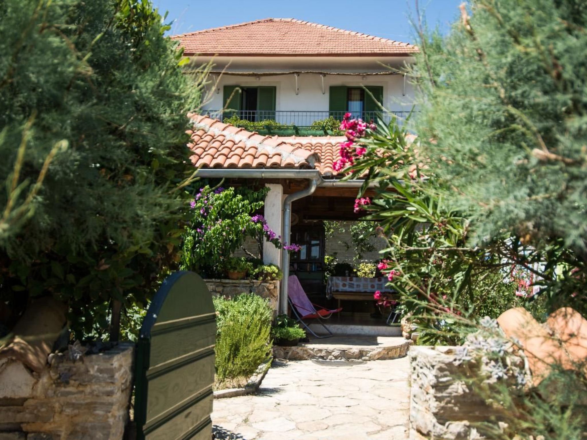 Klimatisiertes Gästezimmer mit Blick auf den Pinienwald-Image-tags.info