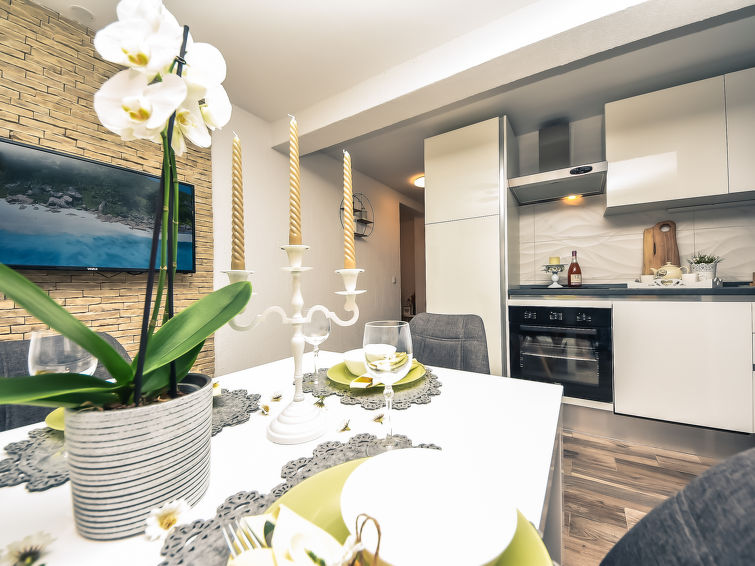 Search and Stay destination Biograd na Moru, Zadarska županija - Croatia from AU$ 158. Petra