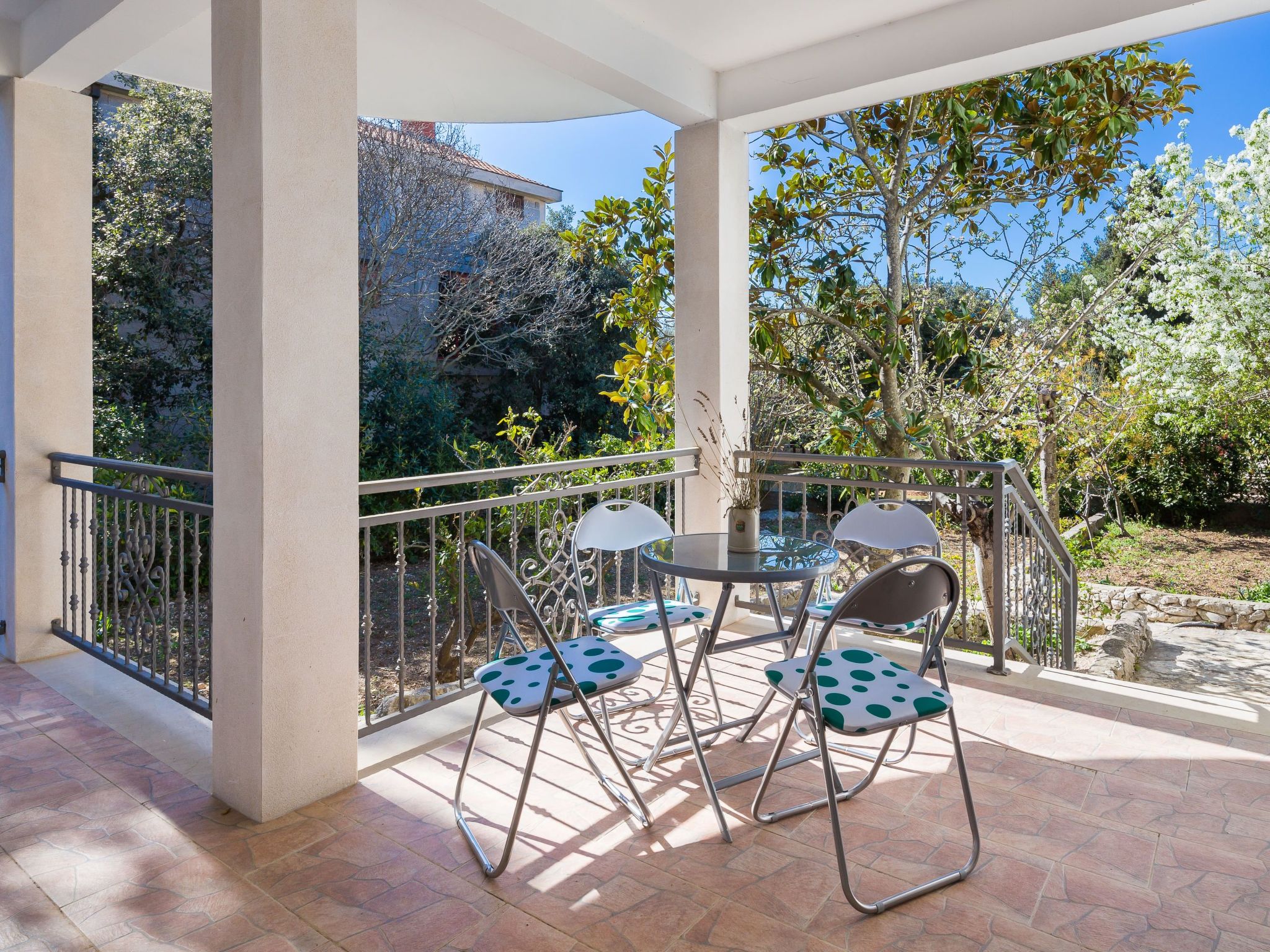 Moderne Strandwohnung in zentraler Lage-Image-tags.info