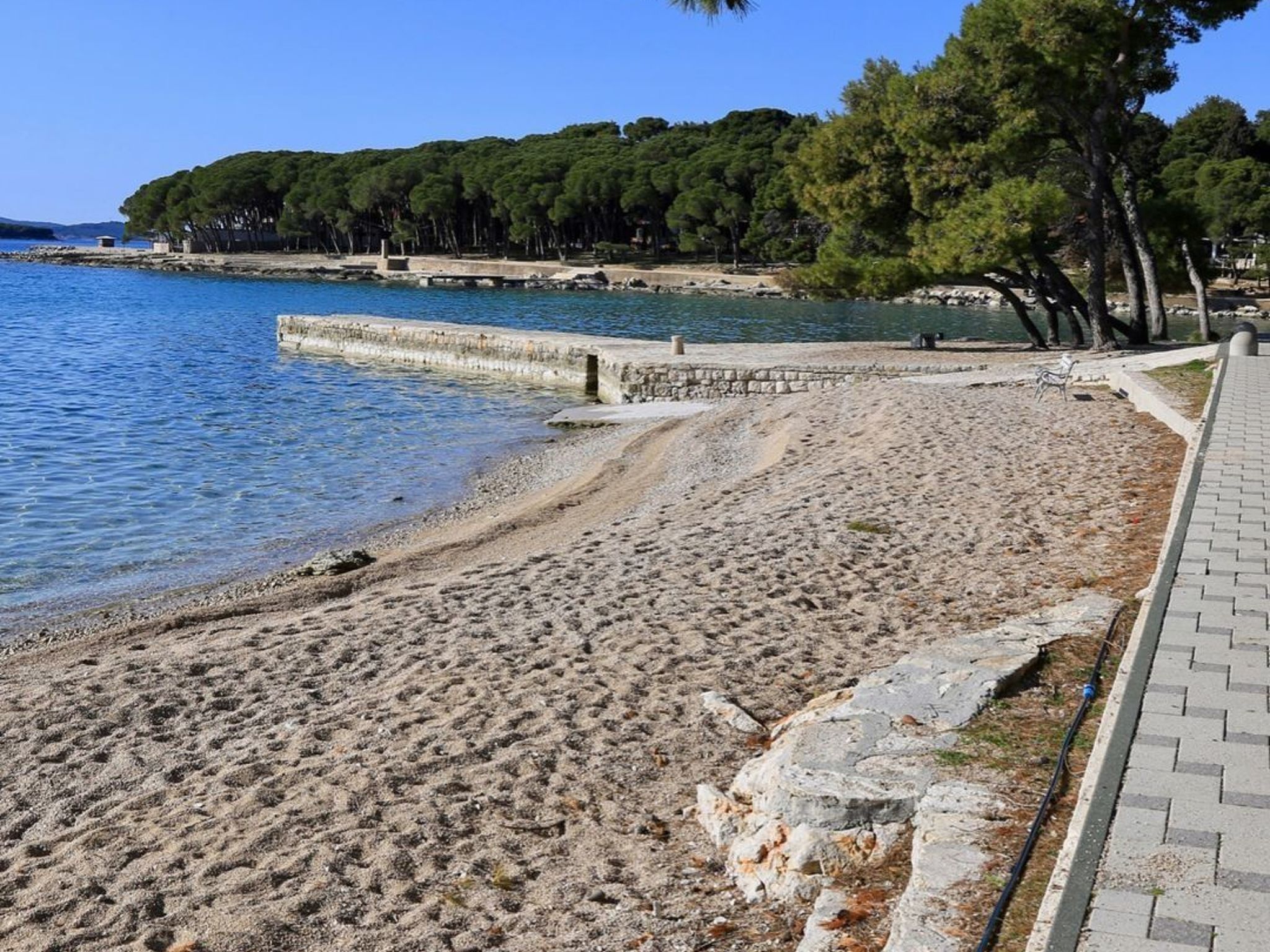 Moderne Strandwohnung in zentraler Lage-Image-tags.info