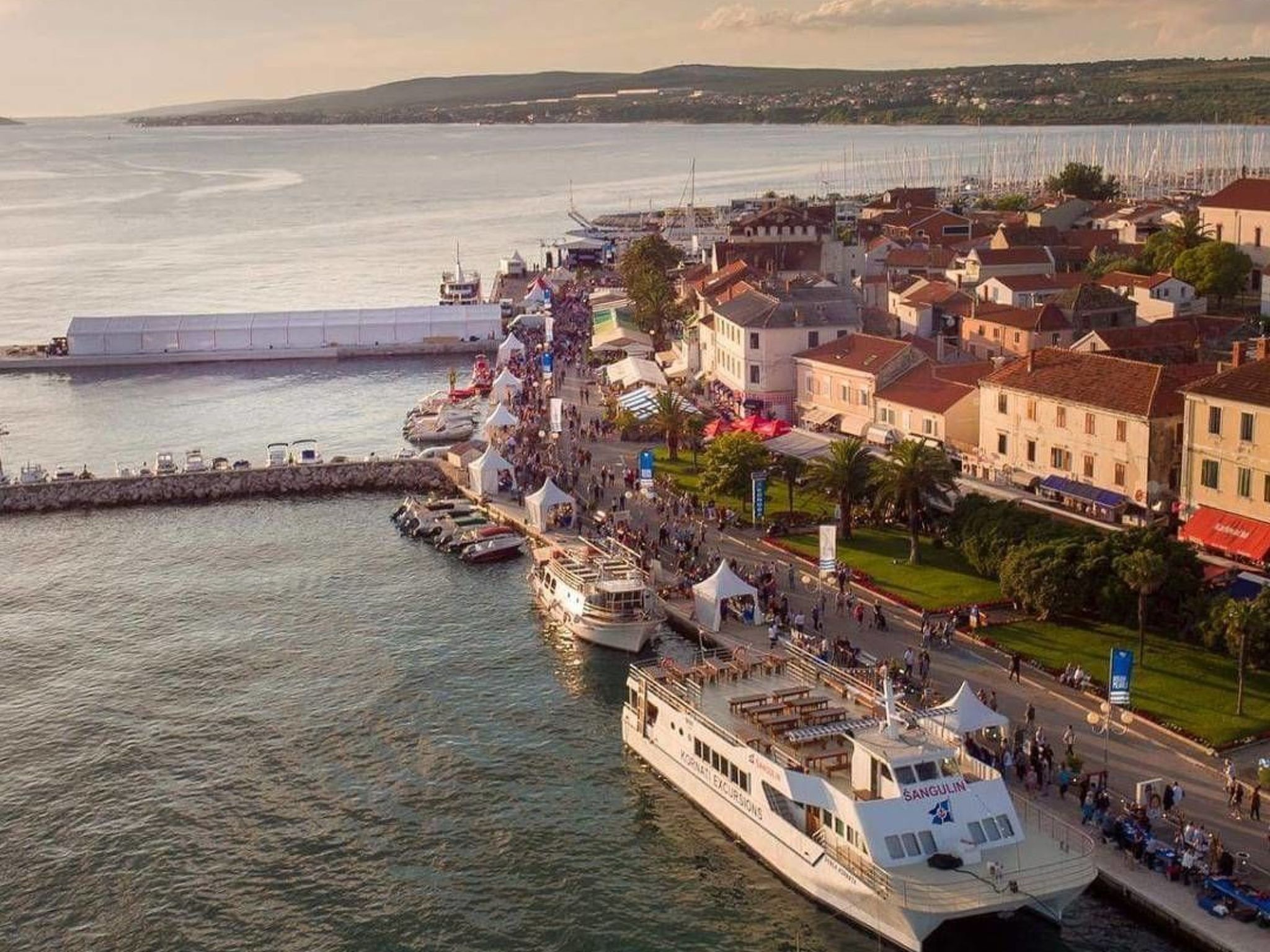 Moderne Strandwohnung in zentraler Lage-Image-tags.info