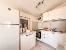 Knus appartement Ana vlakbij zee en strand in Turanj, Biograd - thumbnail 4
