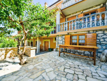 Ruime vrijstaande woning met privézwembad op 11 km van de kust bij Biograd - thumbnail 6