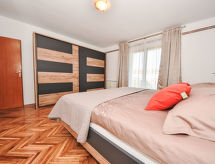 Ruime vrijstaande woning met privézwembad op 11 km van de kust bij Biograd - thumbnail 2