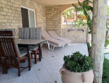 Moreta Mare: sfeervol vrijstaand huis met terras, 200m van zee in Biograd - thumbnail 2