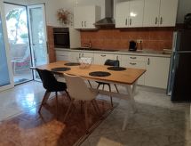 Moreta Mare: sfeervol vrijstaand huis met terras, 200m van zee in Biograd - thumbnail 5
