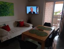 Ruim appartement met privéterras in Biograd, 250m van zee - thumbnail 3