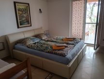 Ruim appartement met privéterras in Biograd, 250m van zee - thumbnail 6
