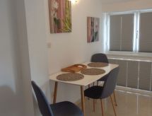 Knus appartement met zeezicht en tuin in Biograd na Moru - thumbnail 4