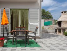 "Dinka" mit Terrasse