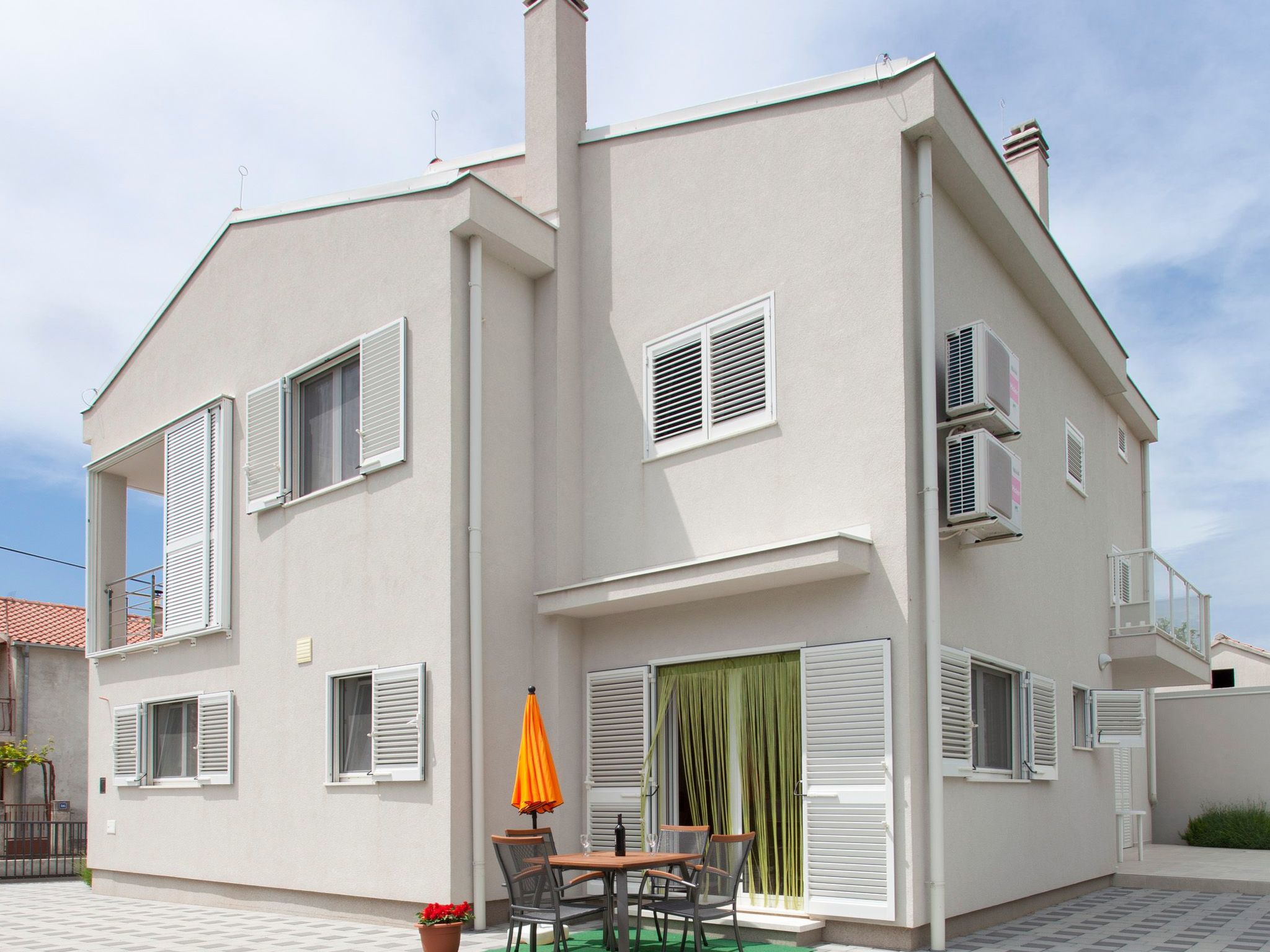 "Dinka" mit Terrasse