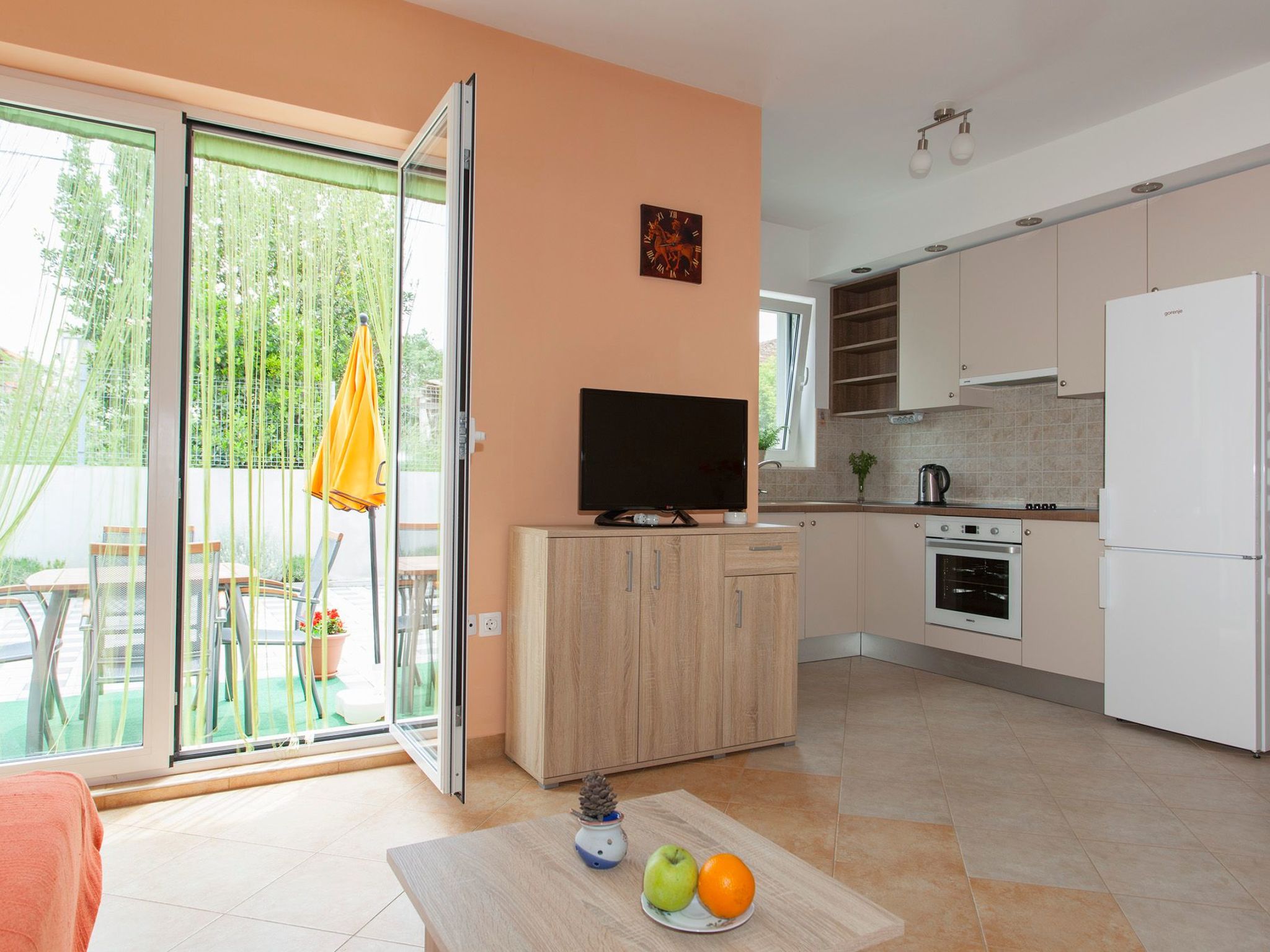 "Dinka" mit Terrasse-Dedans