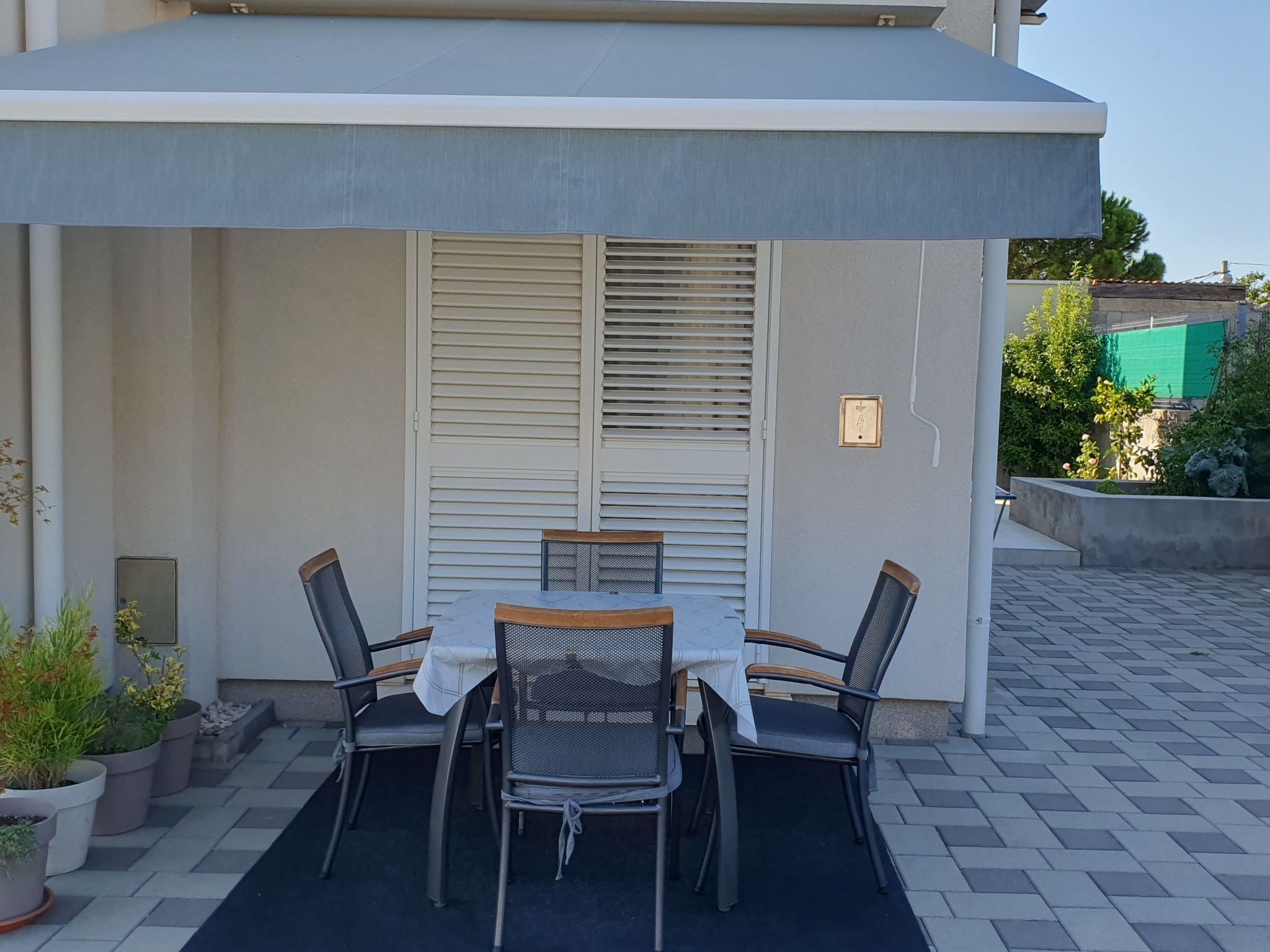 "Dinka" mit Terrasse-Dehors