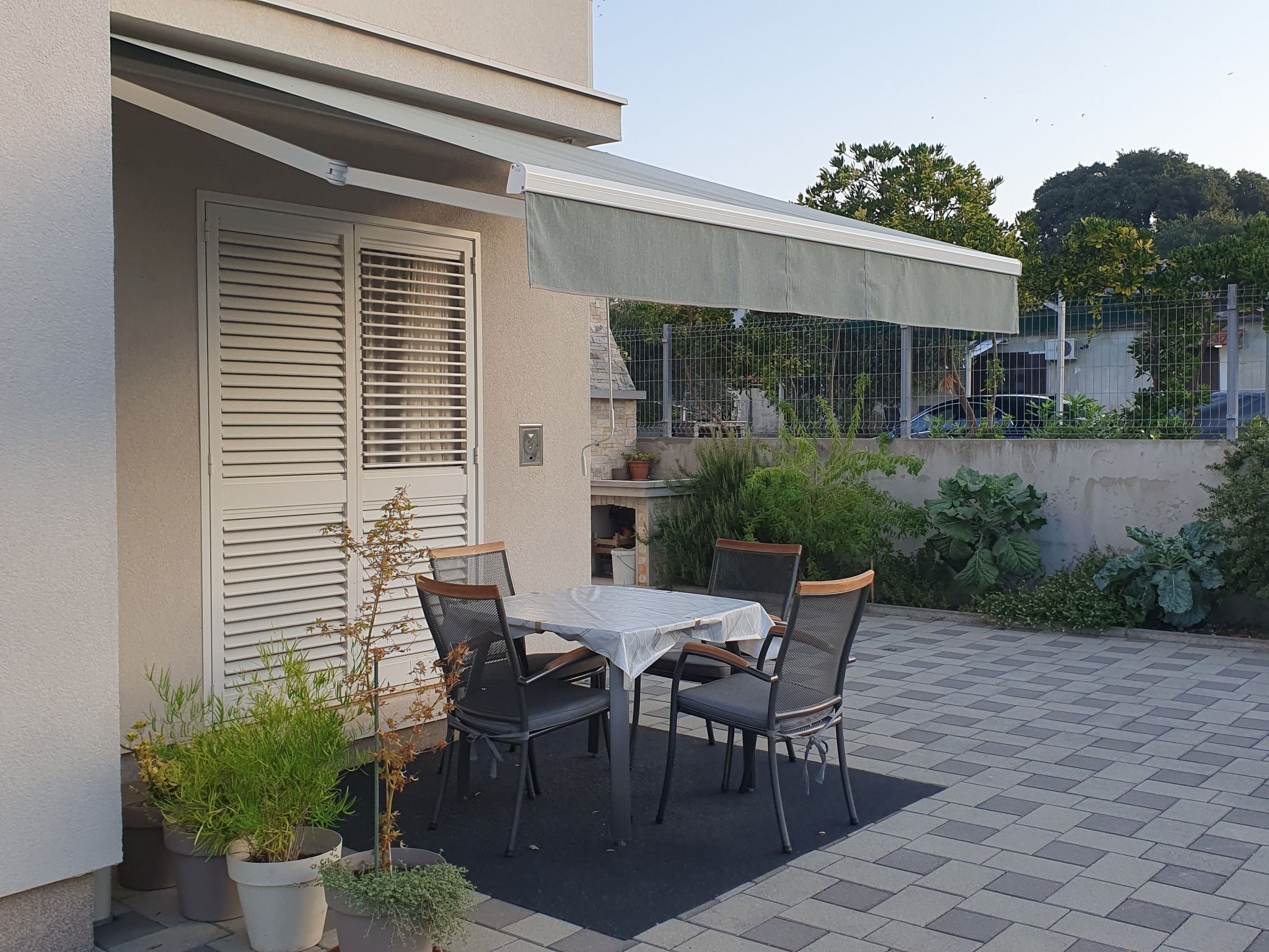 "Dinka" mit Terrasse-Dehors