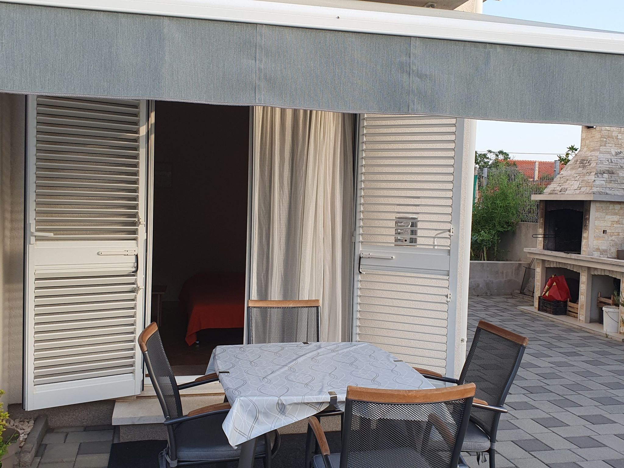 "Dinka" mit Terrasse-Dehors