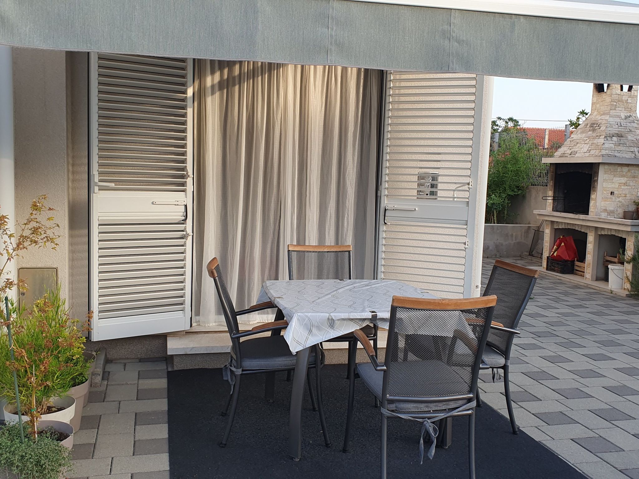 "Dinka" mit Terrasse-Dehors