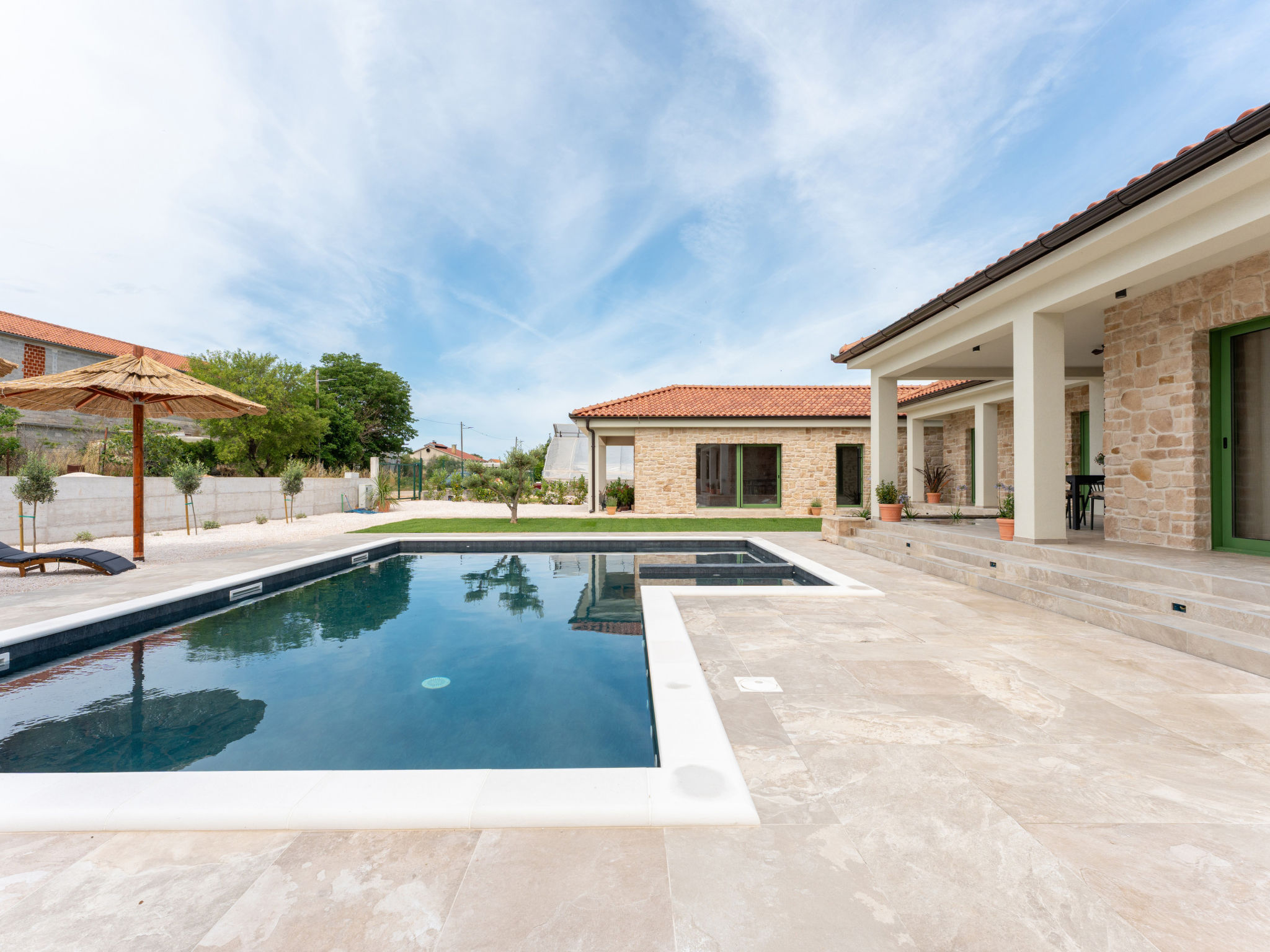 Beautiful Villa Lorna with pool - Buiten
