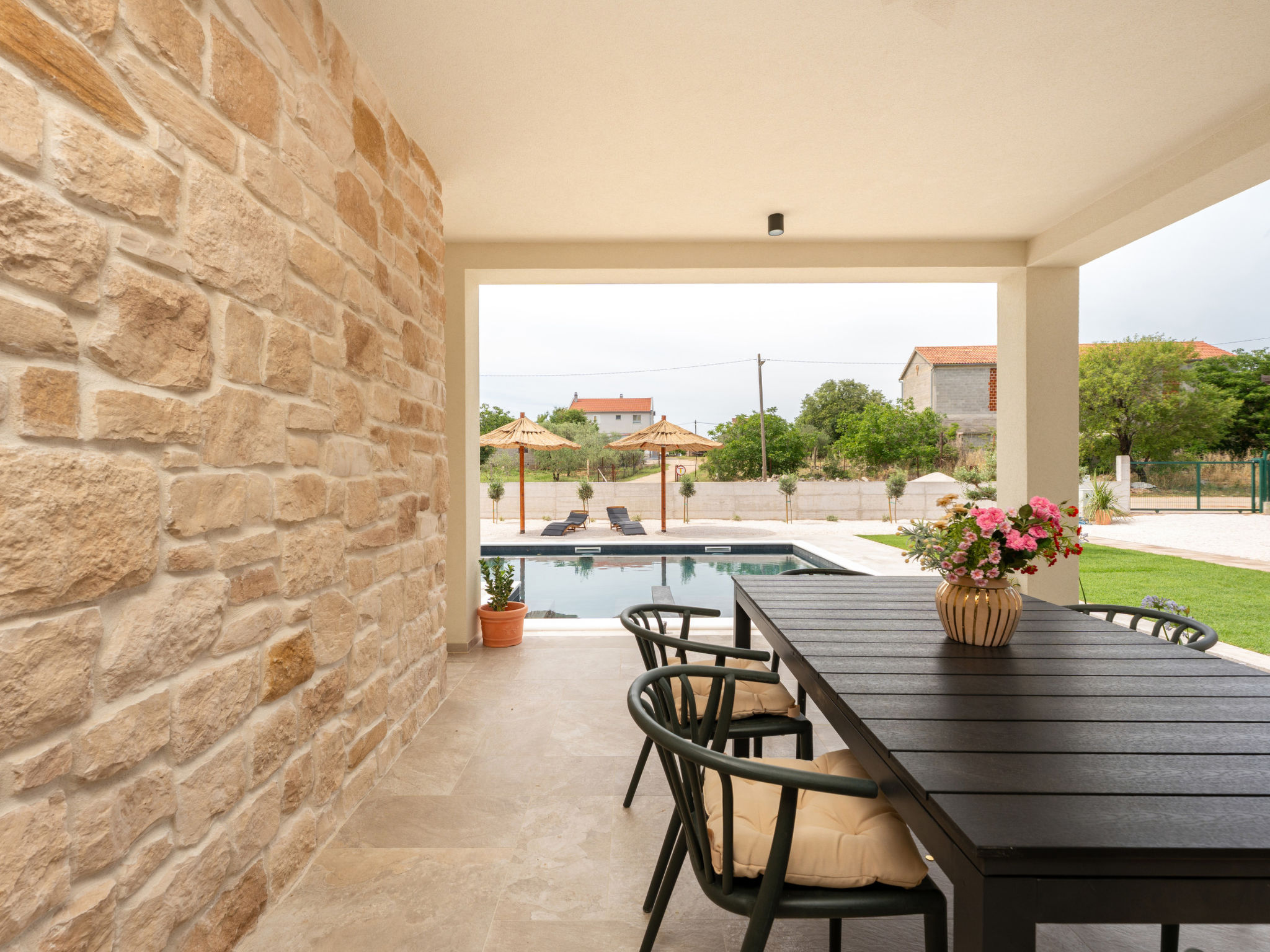 Beautiful Villa Lorna with pool - Buiten
