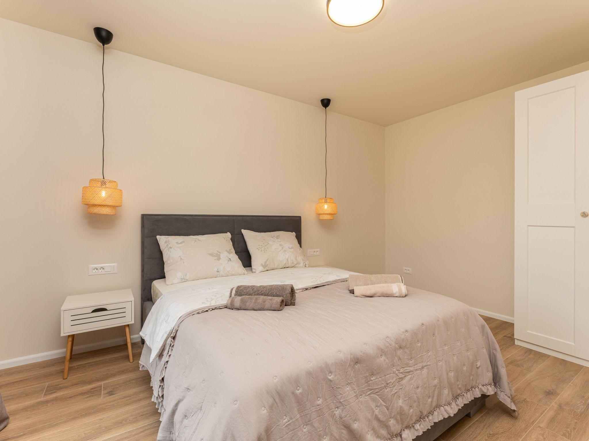 Beautiful Villa Lorna with pool - Binnen