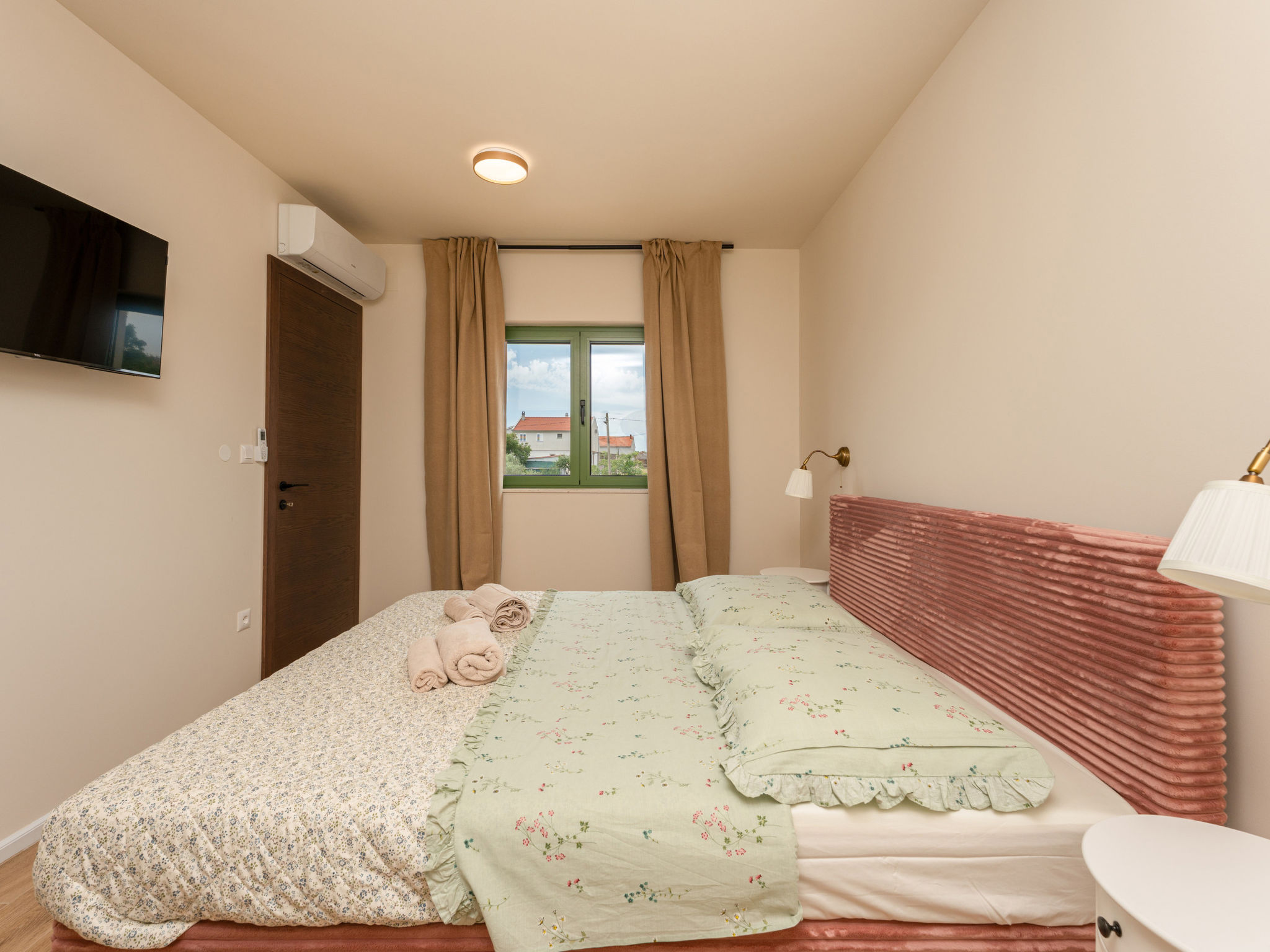 Beautiful Villa Lorna with pool - Binnen