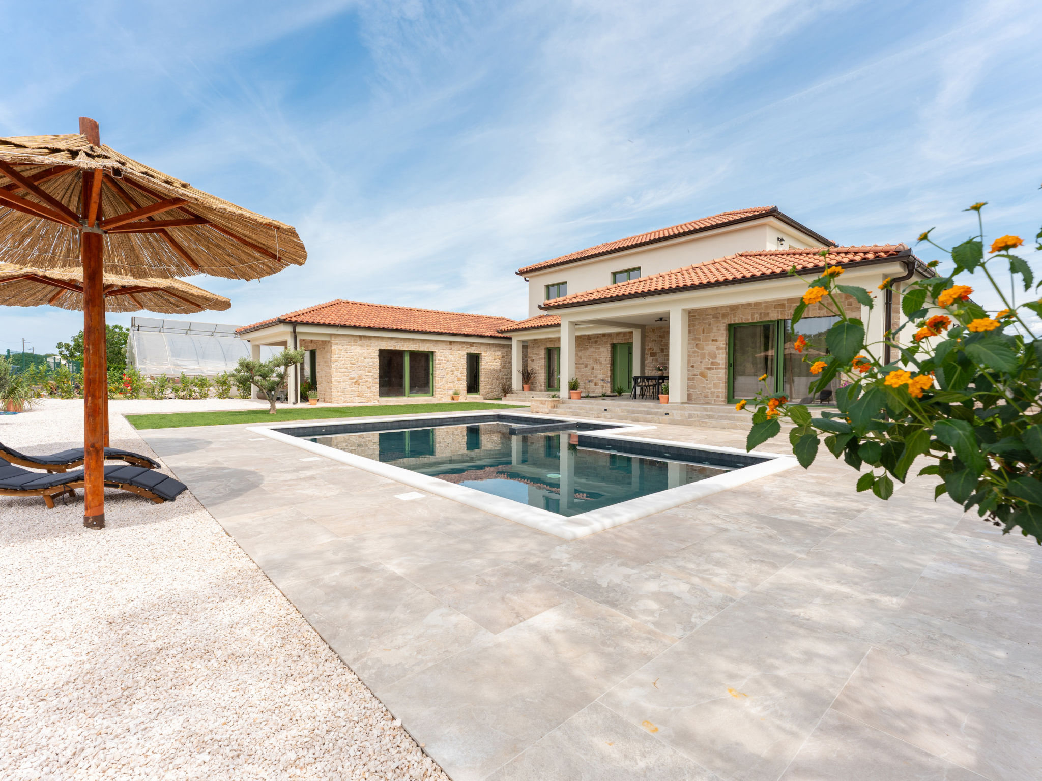 Beautiful Villa Lorna with pool - Buiten