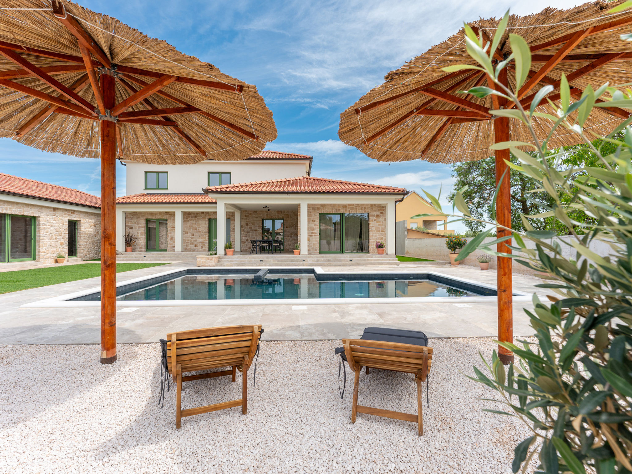 Beautiful Villa Lorna with pool - Buiten