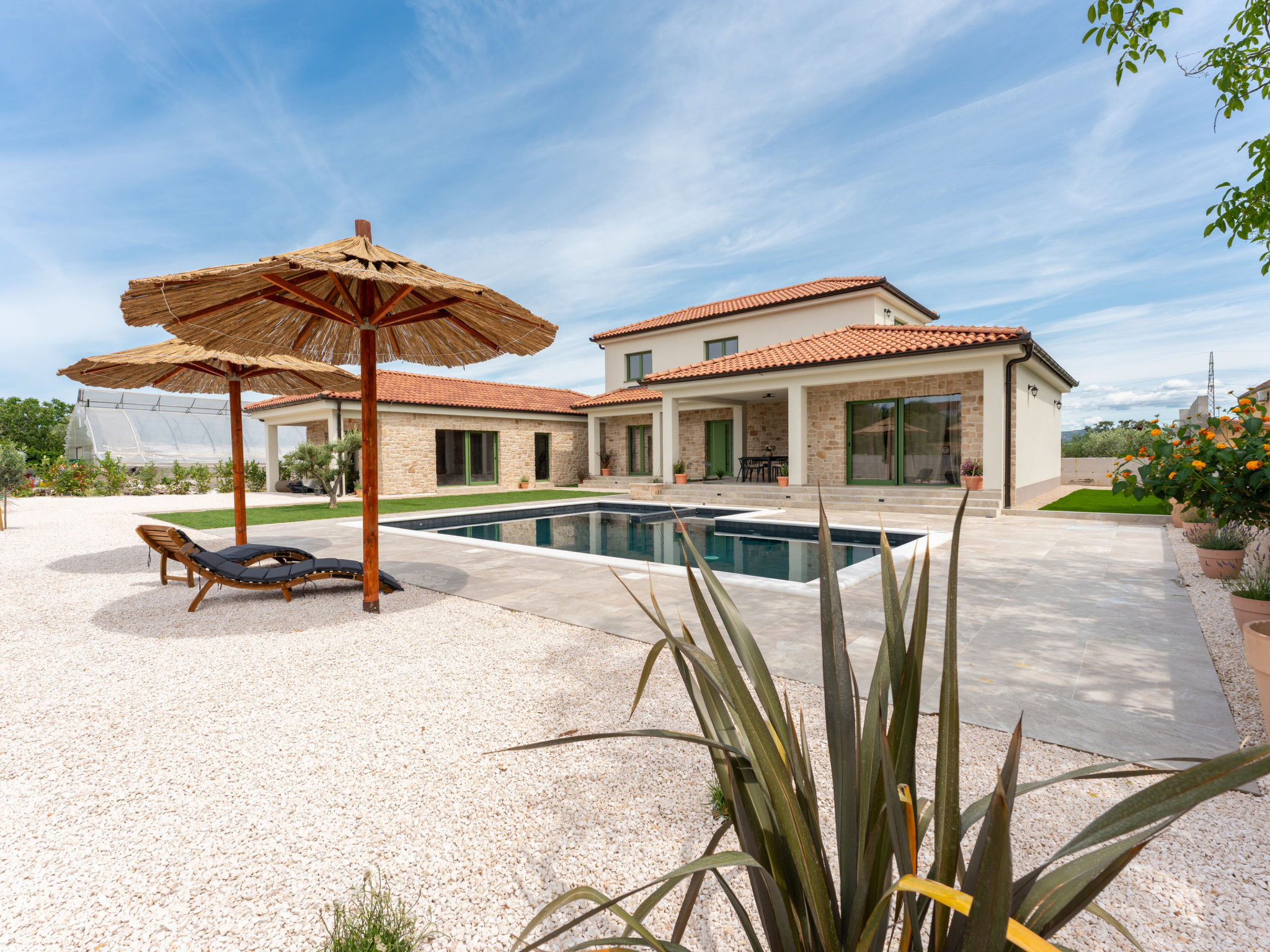 Beautiful Villa Lorna with pool - Buiten