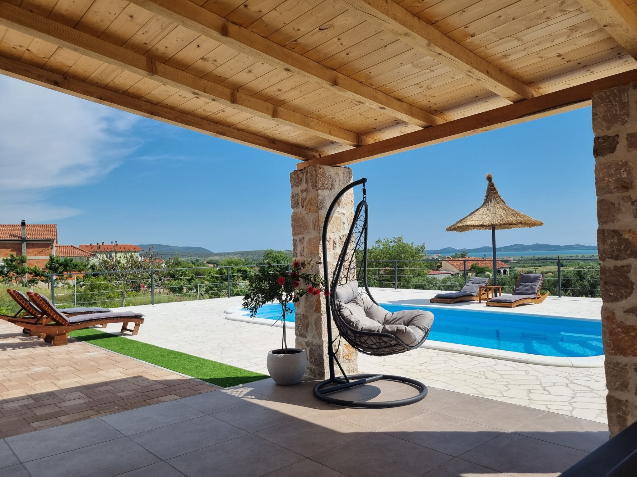 Holiday Home A&M with pool and lakeview