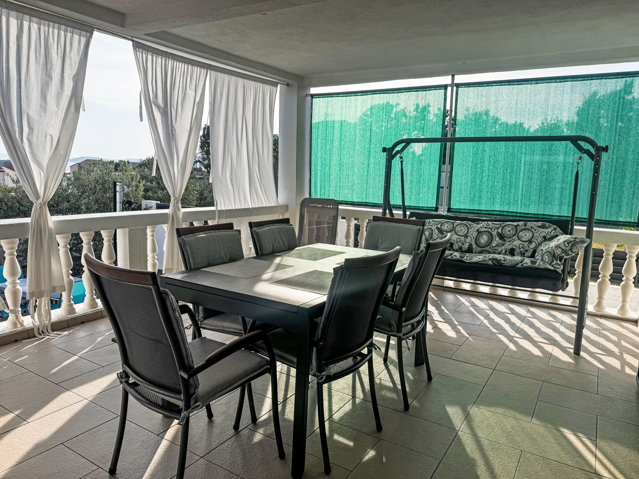 Mit überdachter Terrasse und Meerblick
