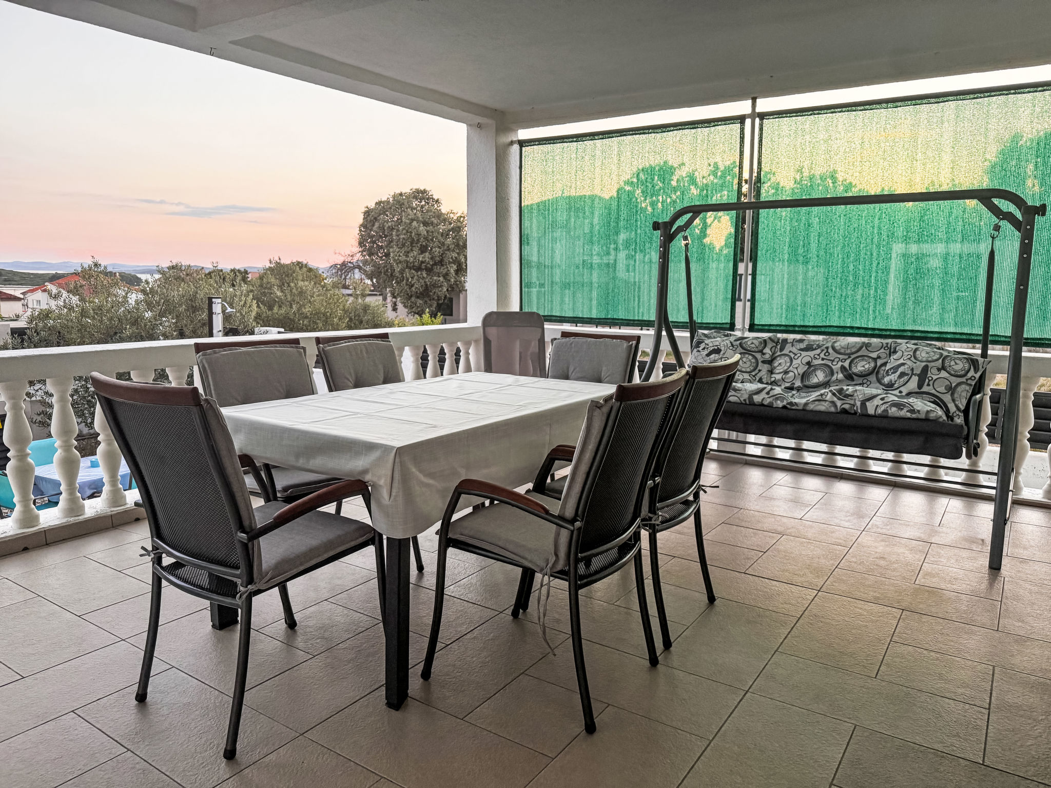 Mit überdachter Terrasse und Meerblick