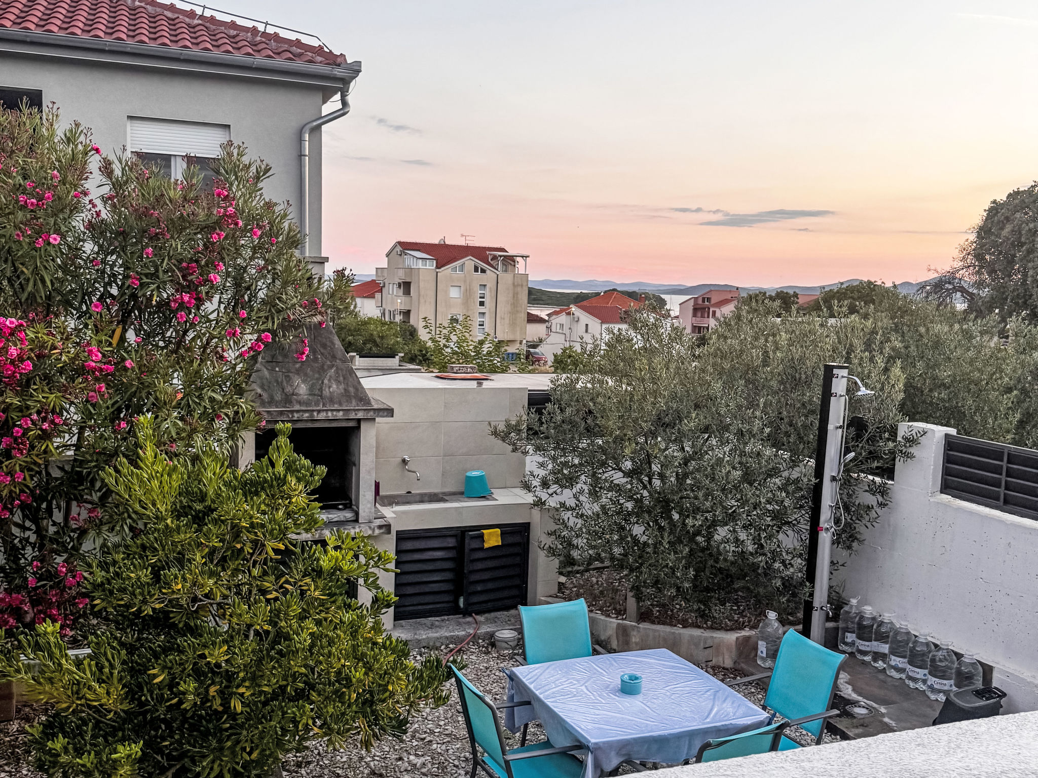 Mit überdachter Terrasse und Meerblick