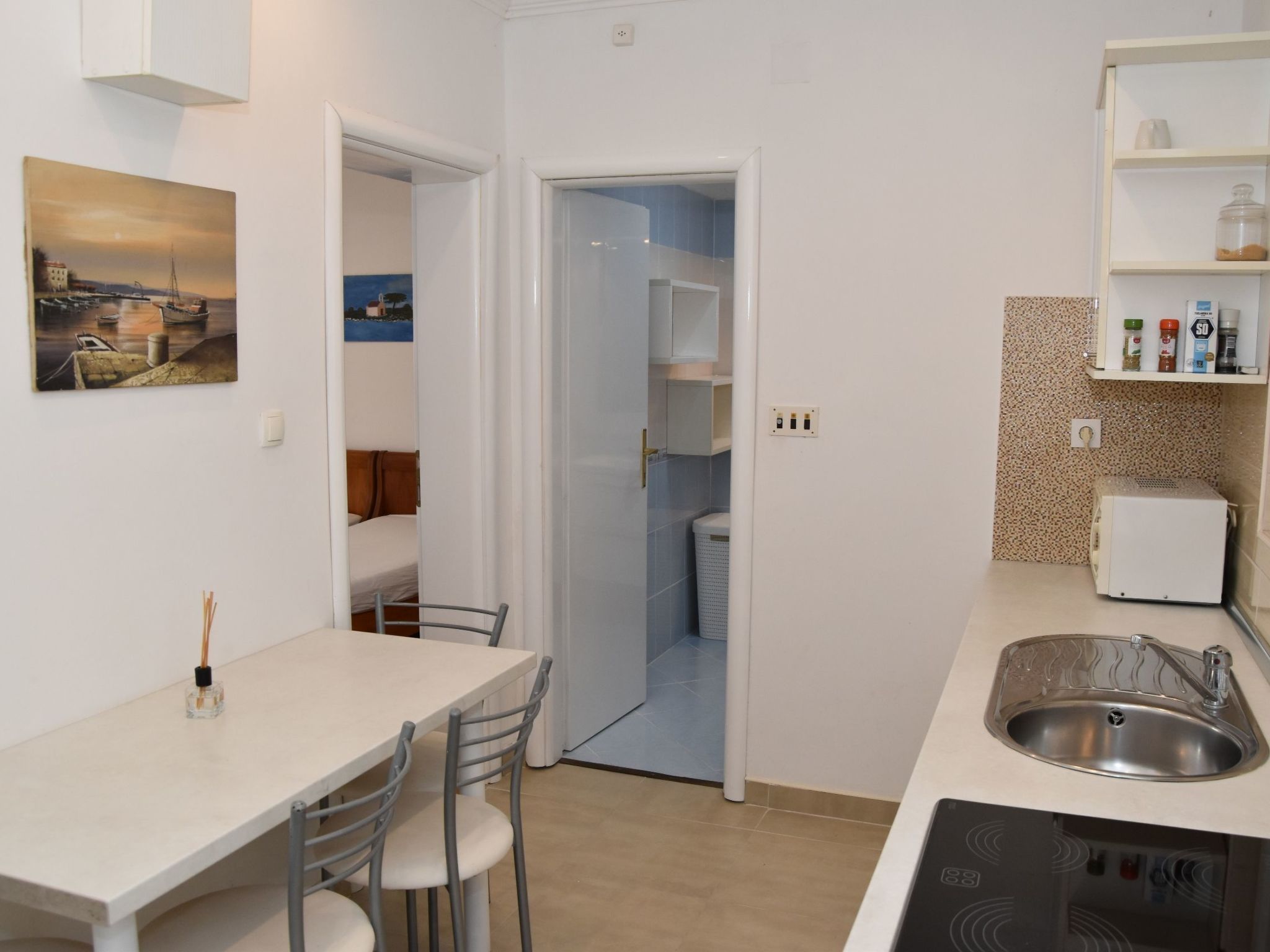 Ruhige Ferienwohnung mit Terrasse und Garten-Drinnen