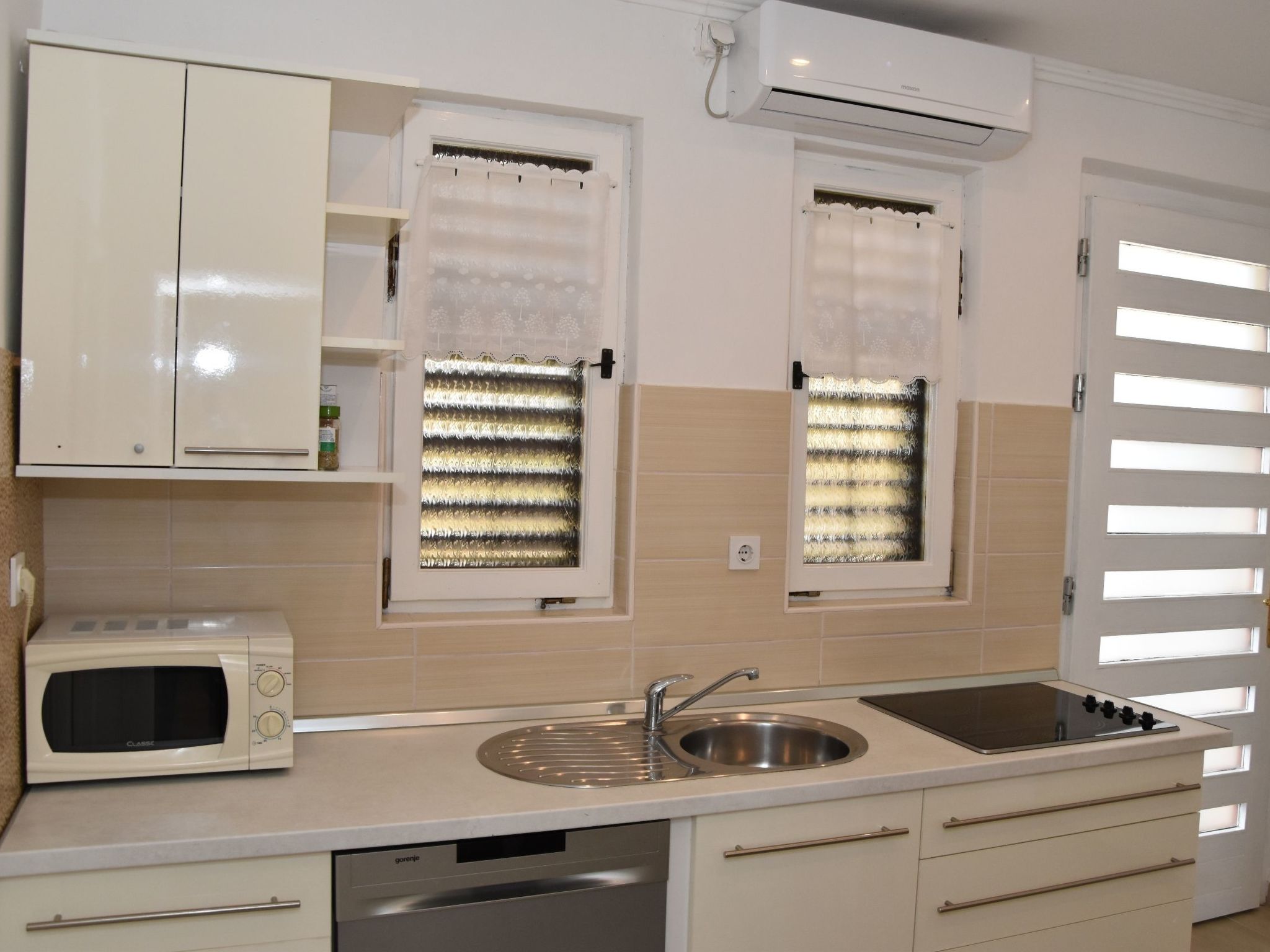 Ruhige Ferienwohnung mit Terrasse und Garten-Drinnen