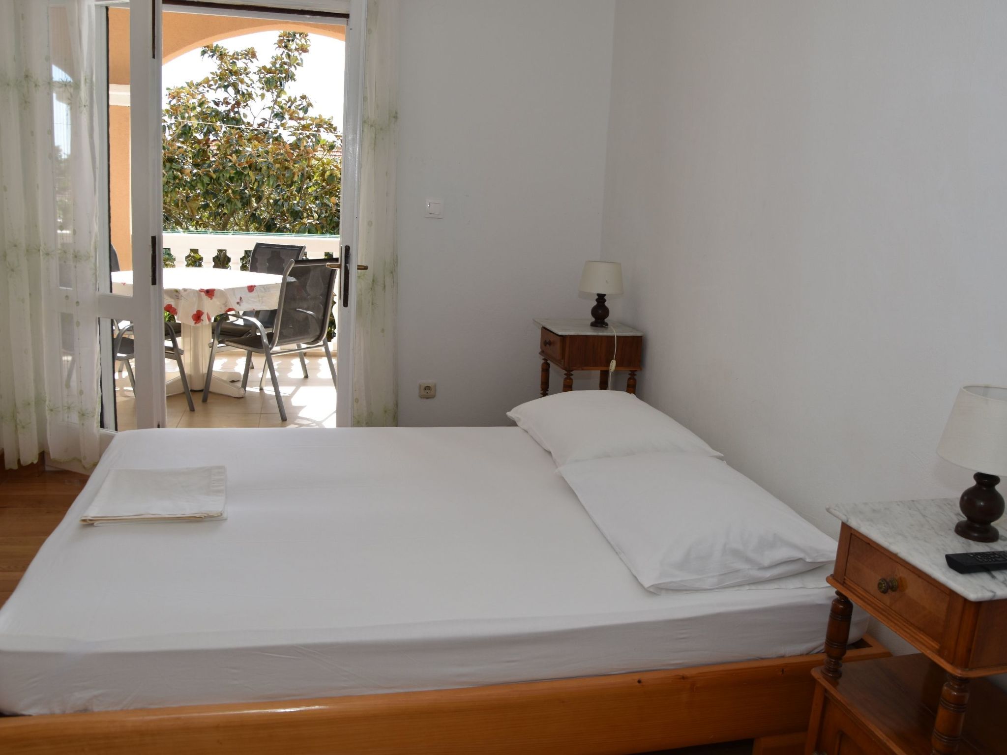 Ruhige Ferienwohnung mit Terrasse und Garten-Drinnen