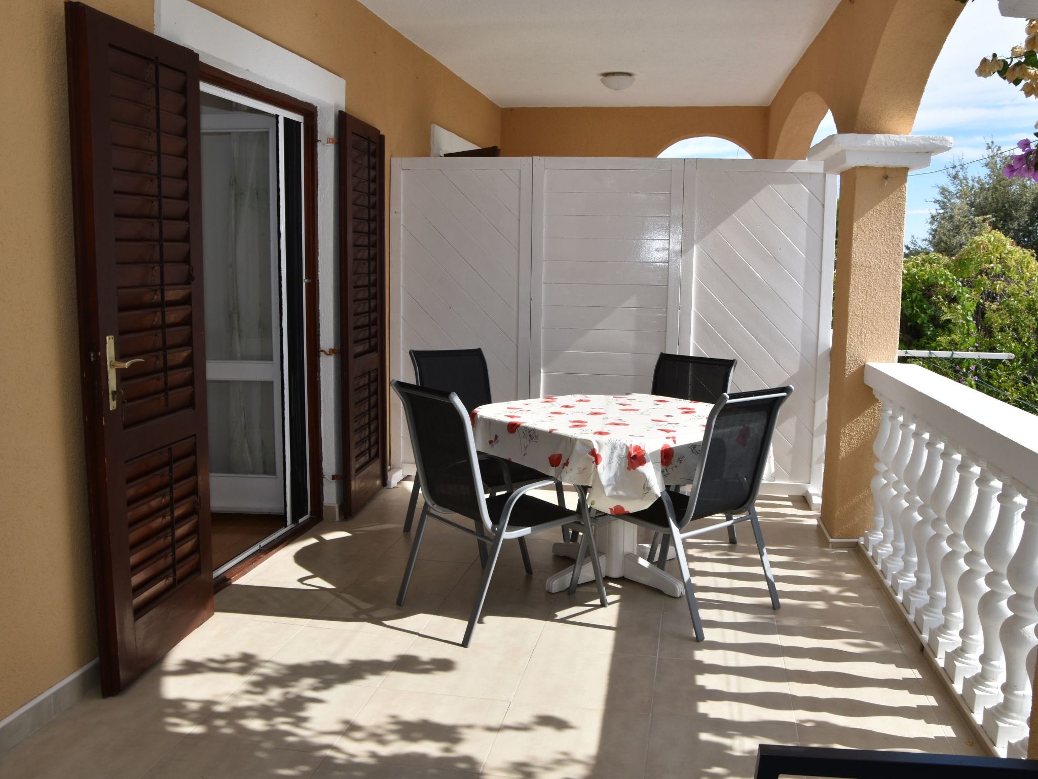 Ruhige Ferienwohnung mit Terrasse und Garten-Drinnen