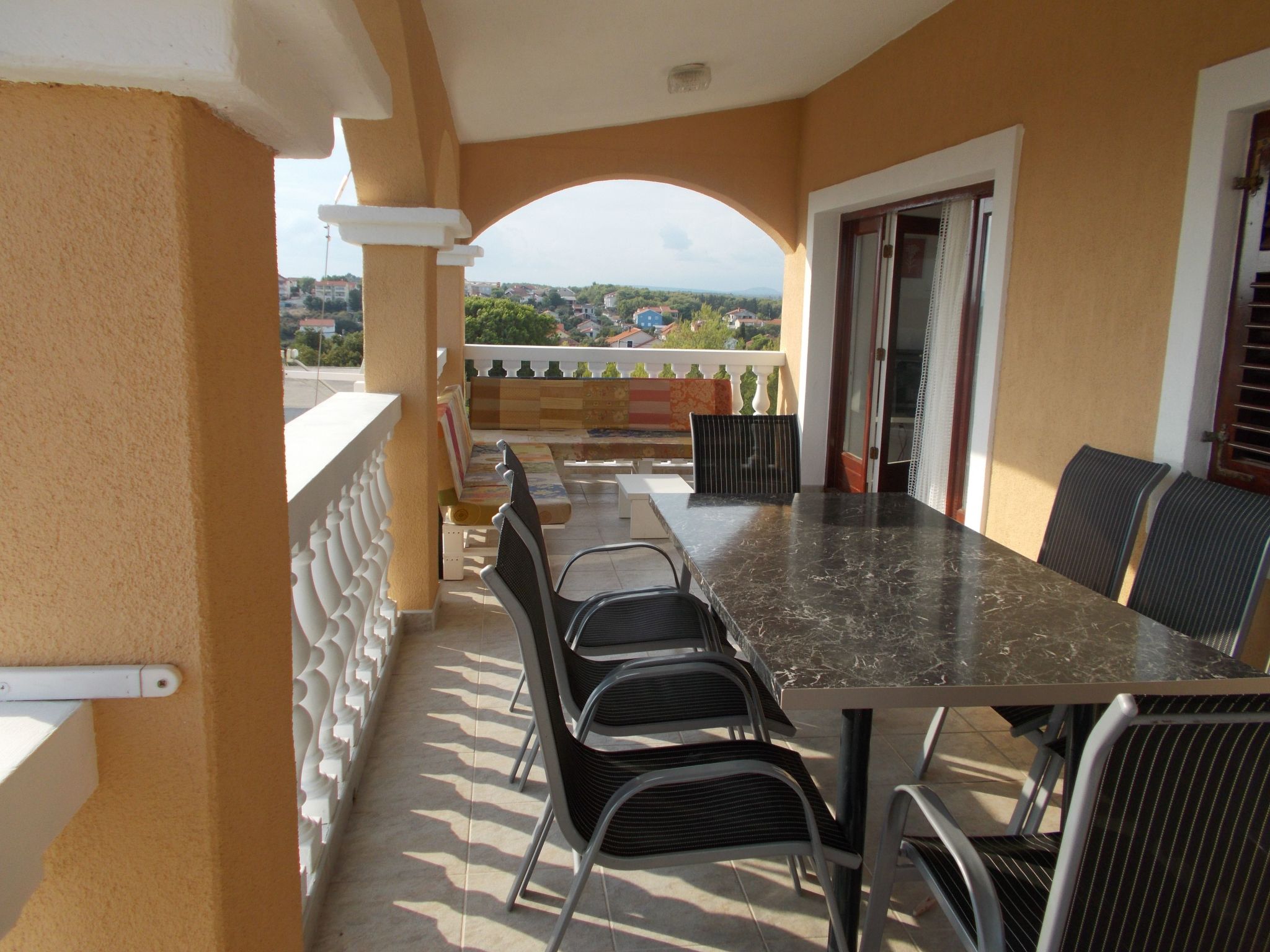 Appartement Maksan im 2. Stock mit einer Terrasse-Drinnen