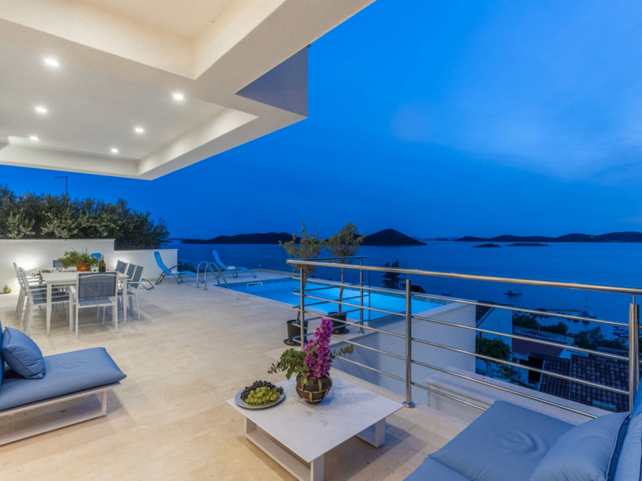 Luxury villa Fleur with pool - Buiten